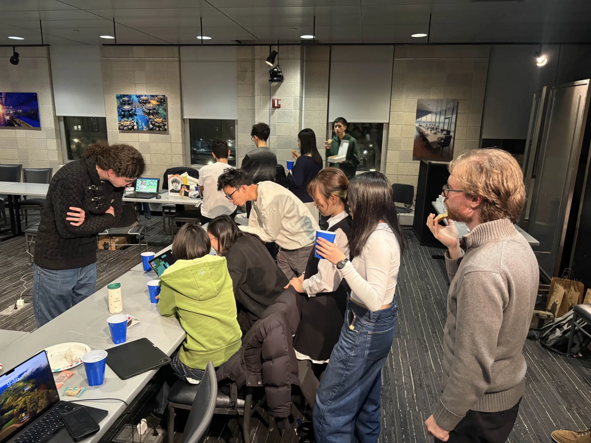 Collaborating Students during Incubator